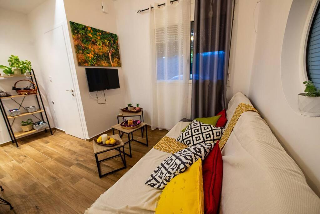 Lemon Garden Stylish Private Apartment Kalamata Exterior photo