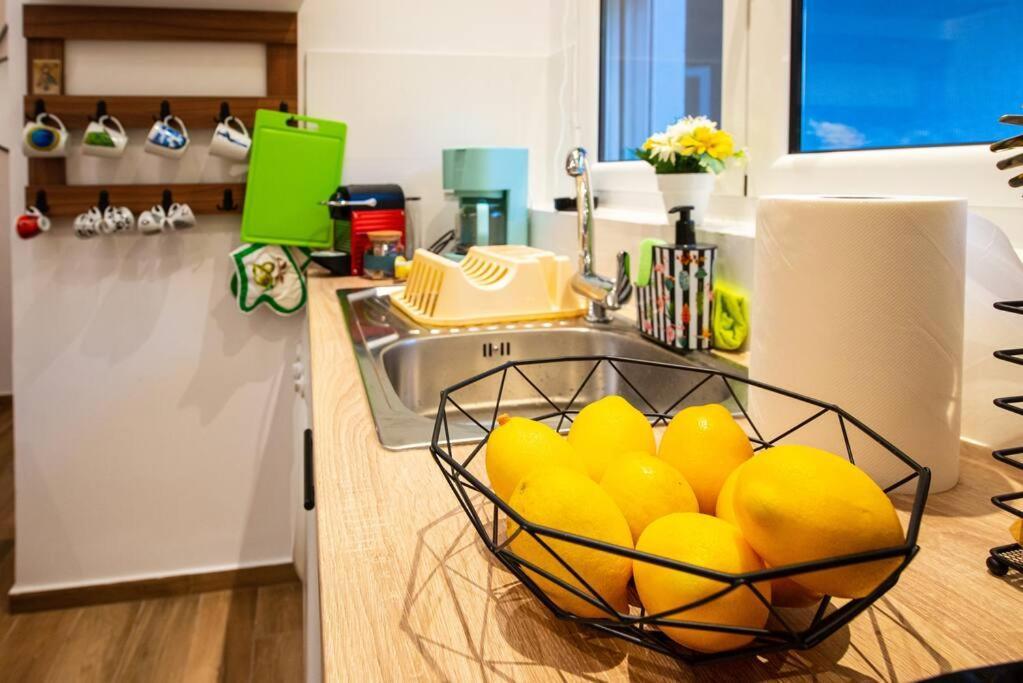 Lemon Garden Stylish Private Apartment Kalamata Exterior photo