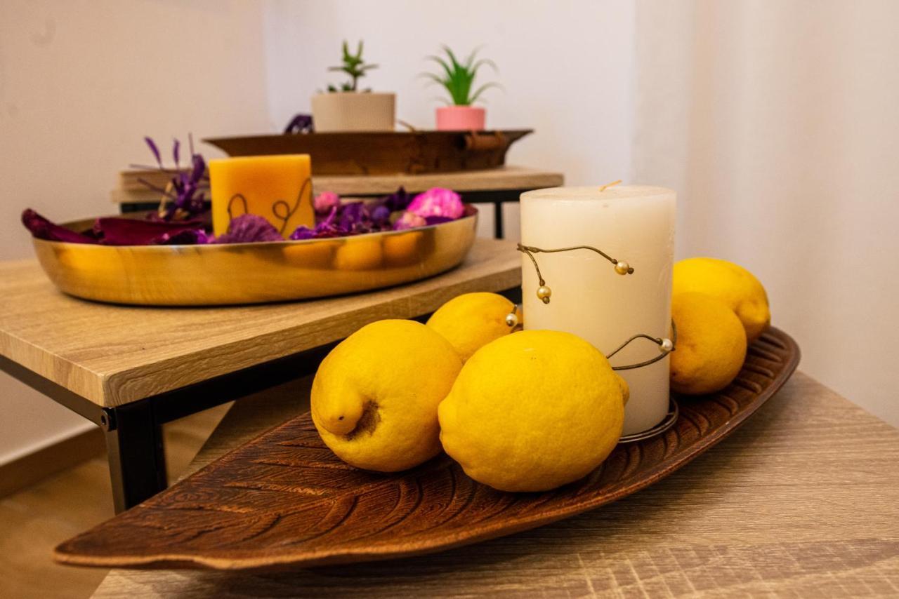 Lemon Garden Stylish Private Apartment Kalamata Exterior photo